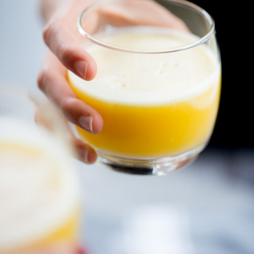 Receta de jugo de piña y jengibre perfecta para prevenir gripas en el invierno.