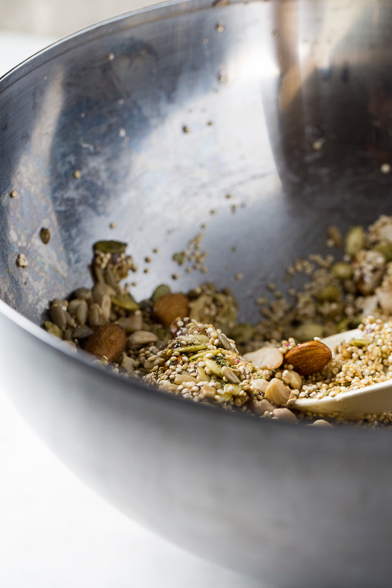 Brittle de quinoa, nueces, semillas y chocolate Piloncillo&Vainilla
