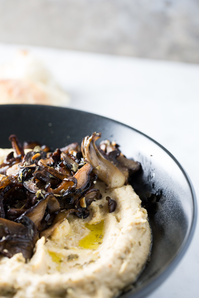Hummus with roasted garlicky mushrooms Piloncillo&Vainilla