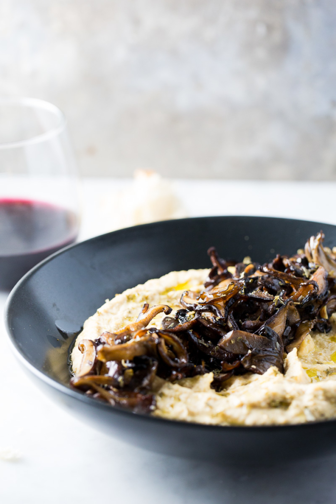 hummus con champiñones