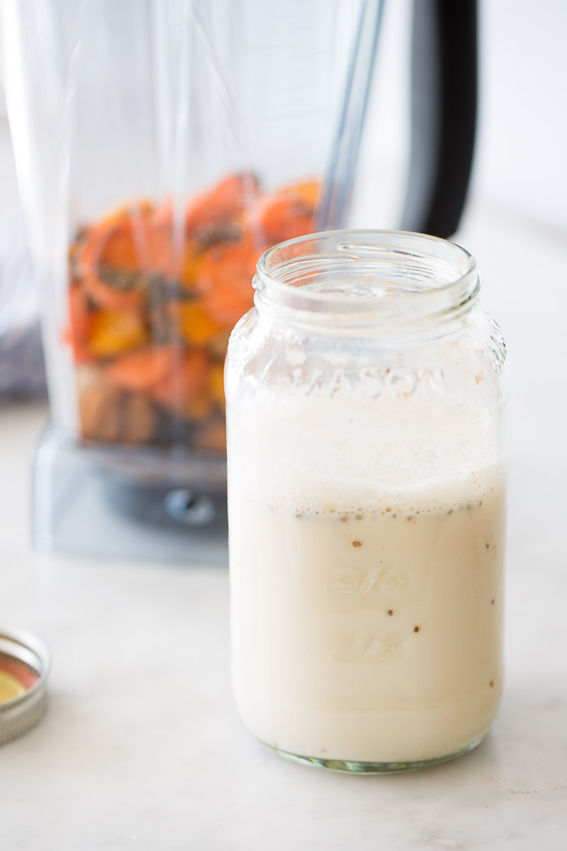 Smoothie naranja con sabor a pastel de zanahoria.