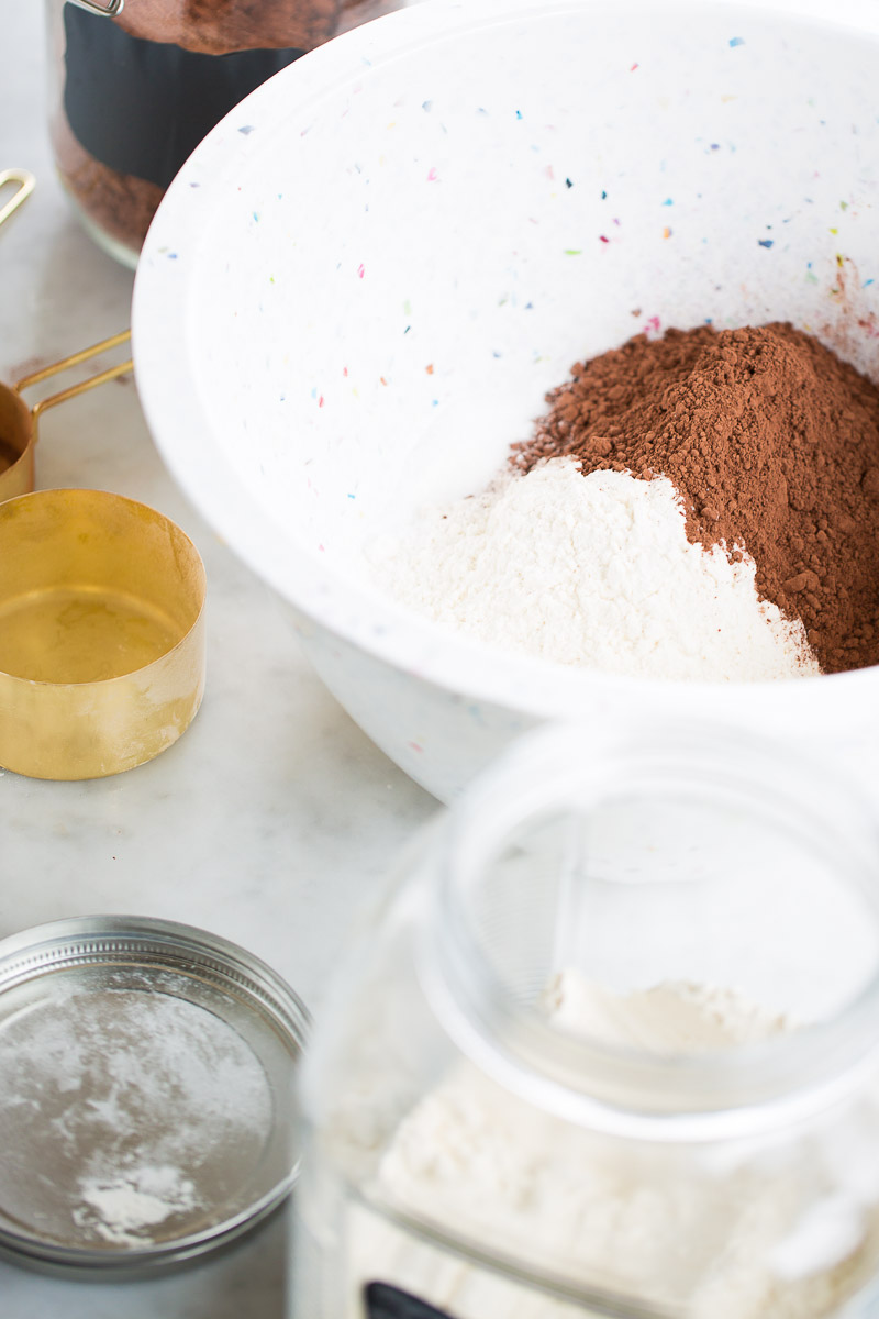 Receta de pastel de chocolate vegano para celebrar un buen cumpleaños.