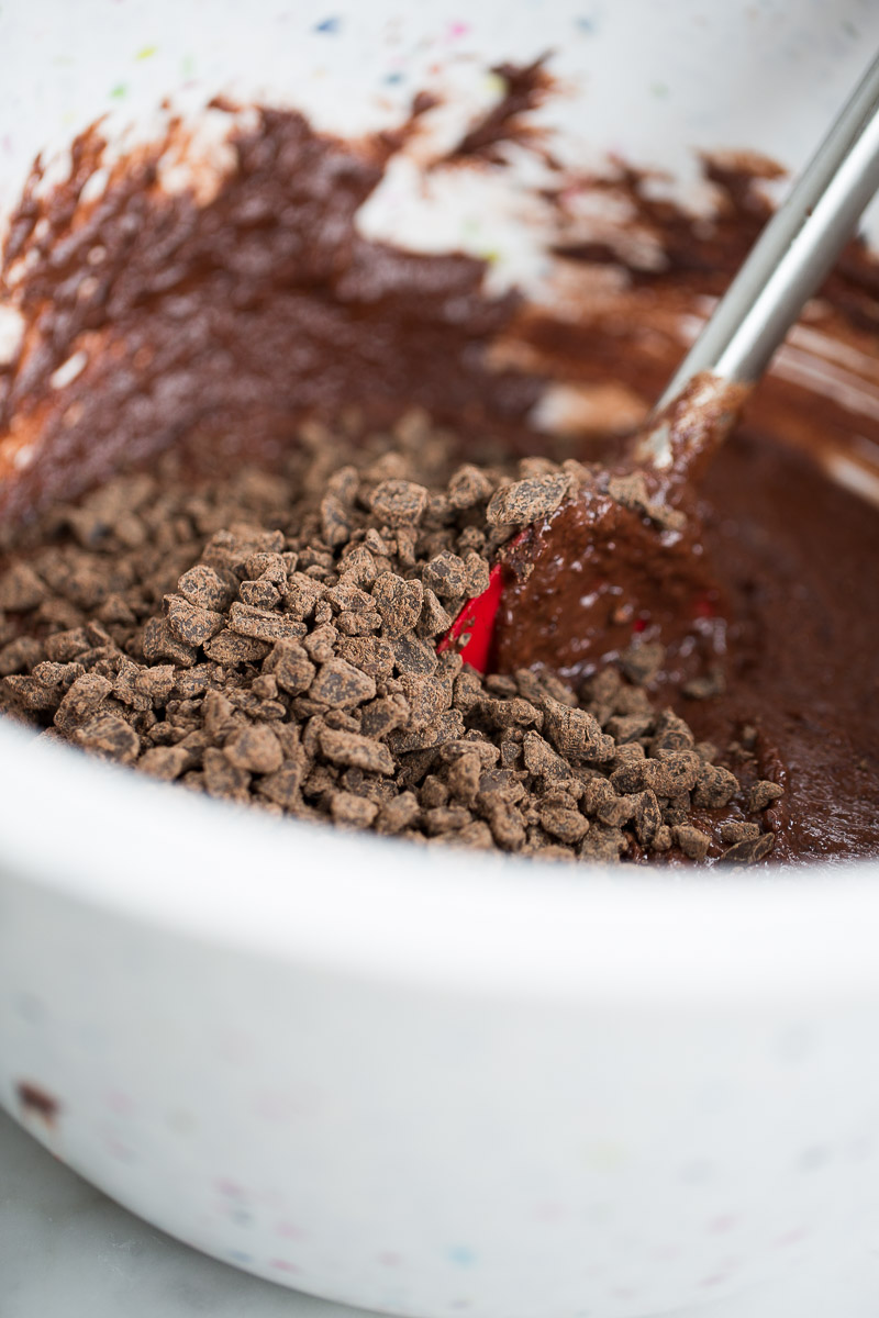 Receta de pastel de chocolate vegano para celebrar un buen cumpleaños.