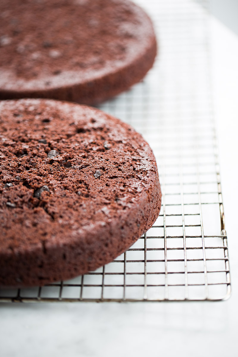 Receta de pastel de chocolate vegano para celebrar un buen cumpleaños.