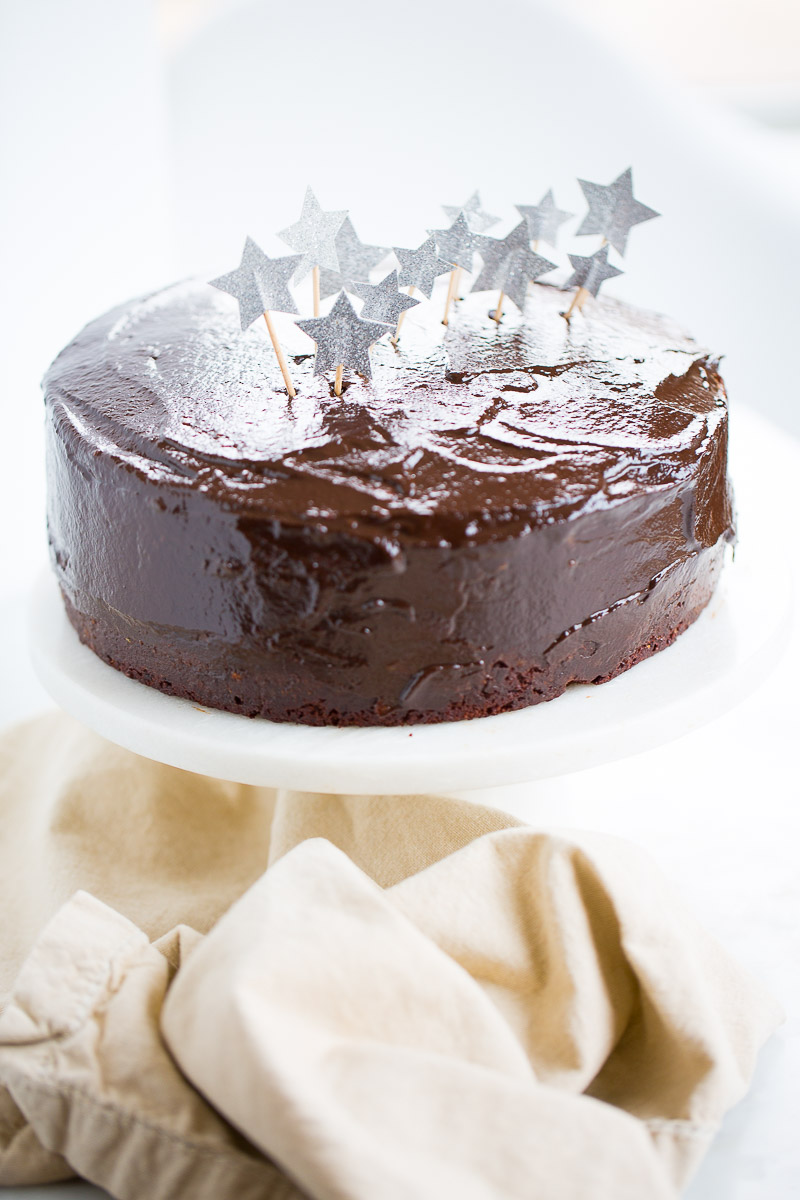 Receta de pastel de chocolate vegano para celebrar un buen cumpleaños.