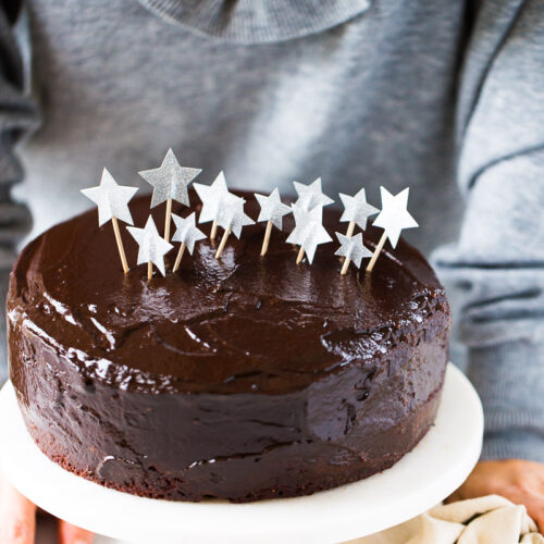 Receta de pastel de chocolate vegano para celebrar un buen cumpleaños.
