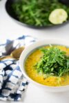 Receta de sopa de lentejas rojas con kale salteada, o cualquier otra hoja verde.