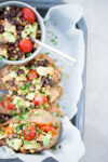 Deliciosa recta de camote relleno con ensalada de frijol negro.