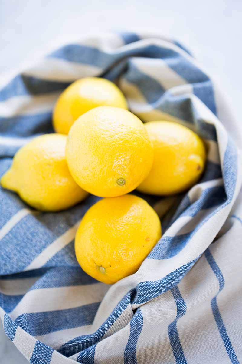 Limones amarillos listos para el panqué