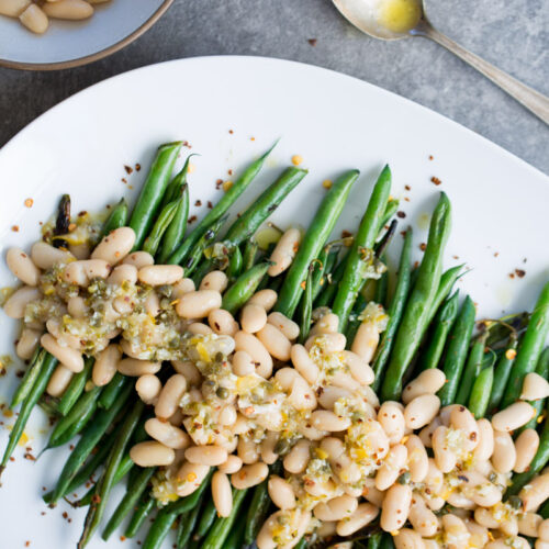 Receta de ensalada de ejotes asados y alubias con aderezo de limón susper rica y bien fácil de hacer. (via piloncilloyvainilla.com)