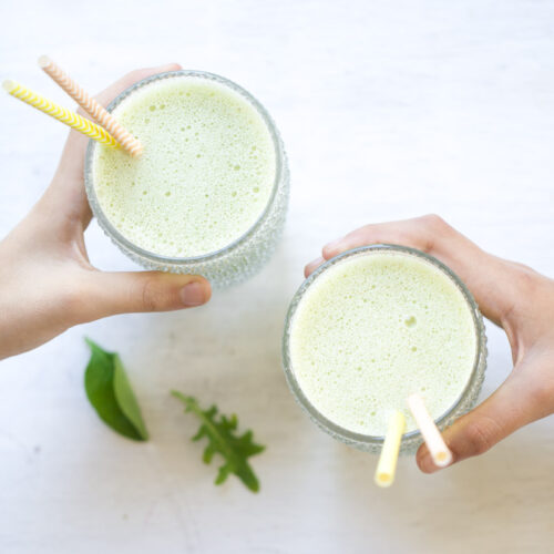 Smoothie con crema de cacahuate, receta perfecta para empezar a tomar smoothies.