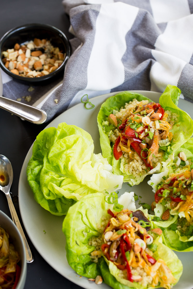 Receta de taquitos de lechuga chinos con quinoa. Receta vegana.