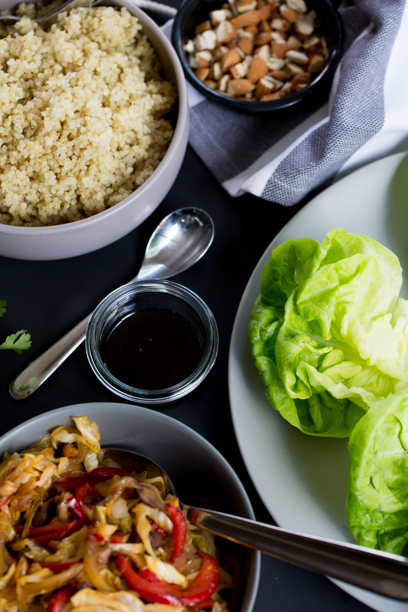 Receta de taquitos de lechuga chinos con quinoa. Receta vegana.