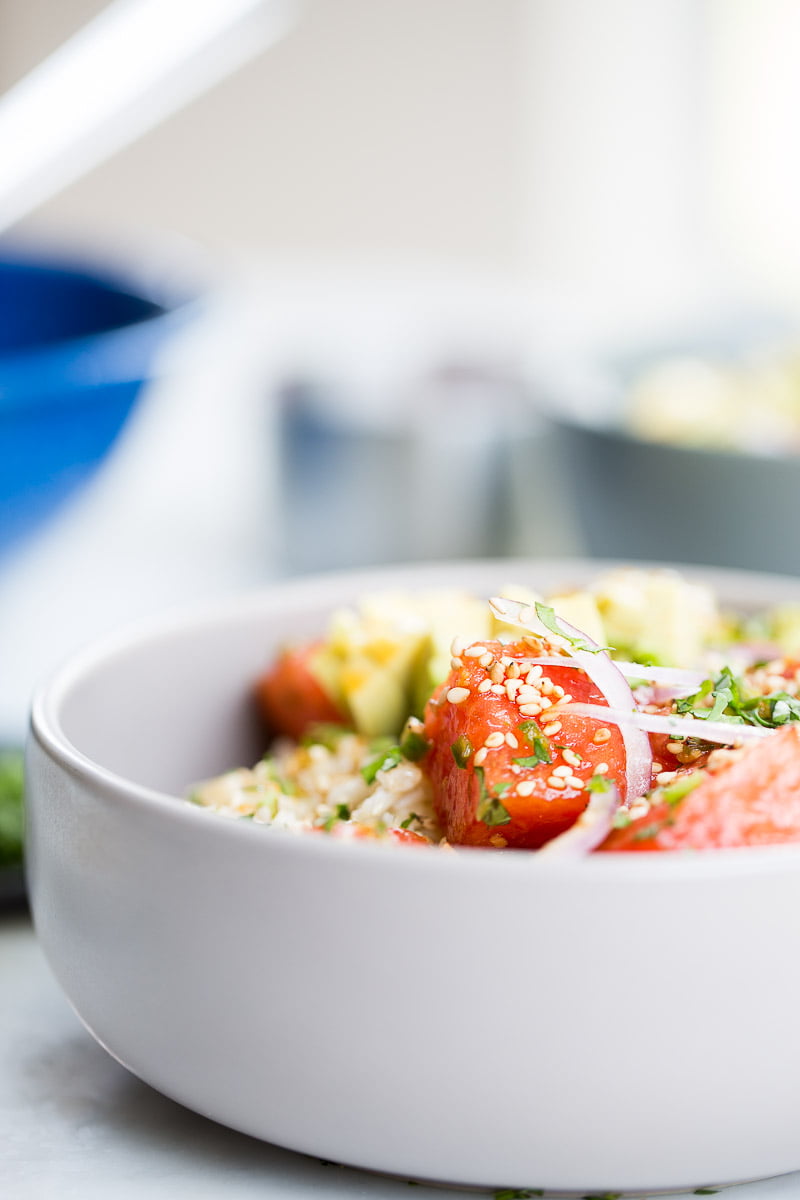 Receta de poke bowl vegano, poke bowl hecho con sandía.