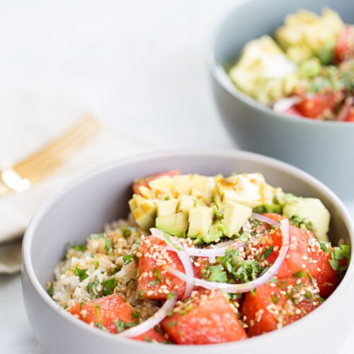 Receta de poke bowl vegano, poke bowl hecho con sandía.