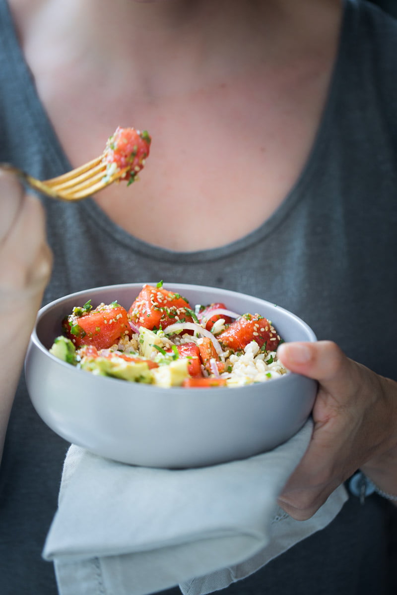 Receta de poke bowl vegano, poke bowl hecho con sandía.