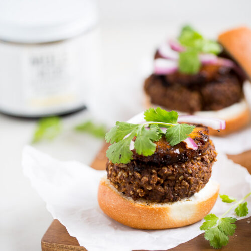 Black bean and mole burgers recipe. Easy, delicious and vegan.