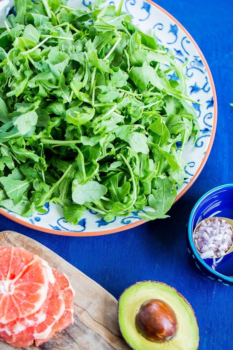 Arugula, shallot, aguacate y toronja.