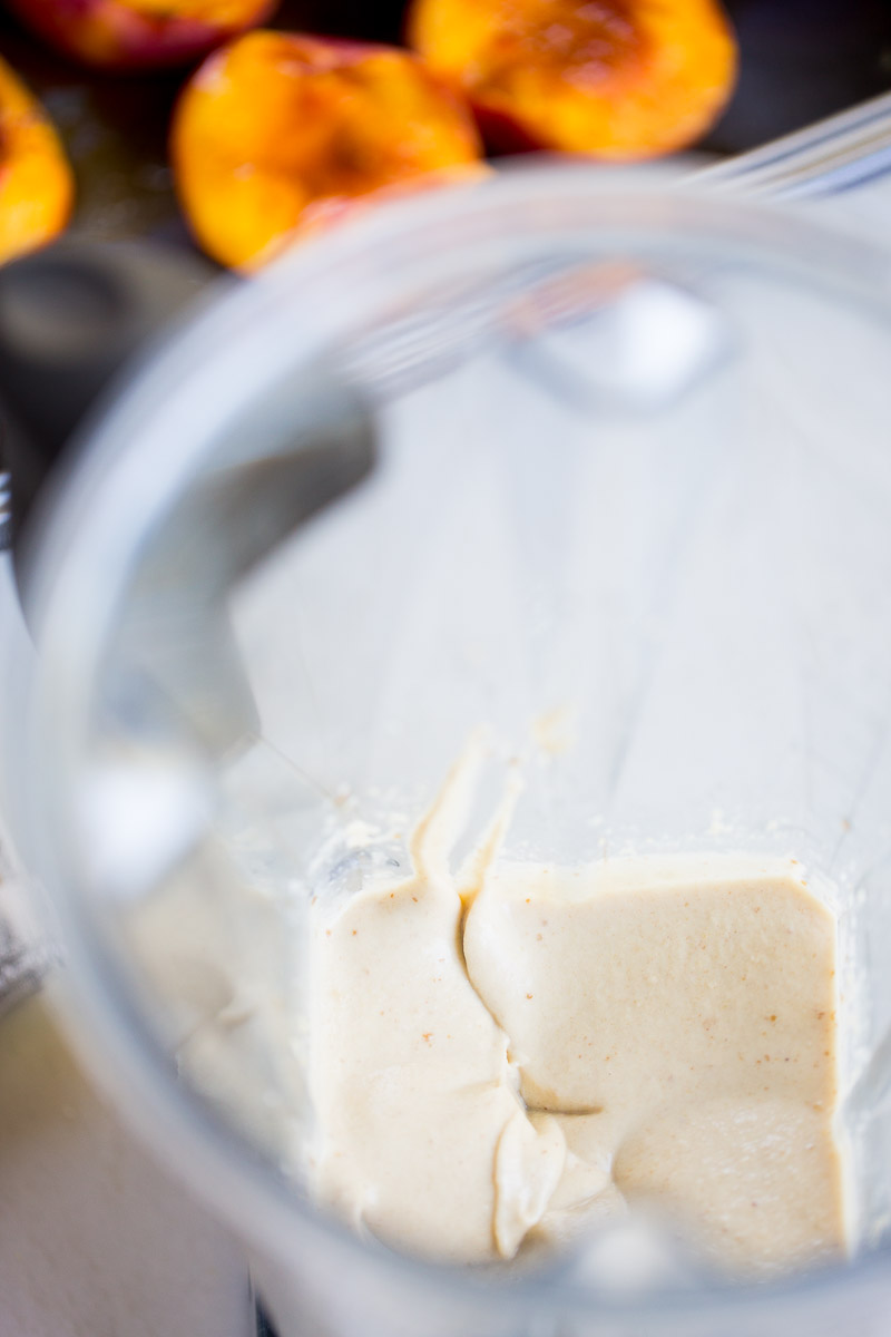 Receta de postre saludable, postre sano, postre fácil y postre vegano.Duraznos al horno con crema dulce.