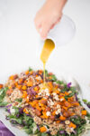 Ensalada de otoño con honey-mustard vegano