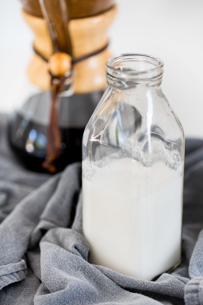 Receta de latte con leche de coco hecha en casa. Receta vegana super fáceil de hacermdemdos maneras.
