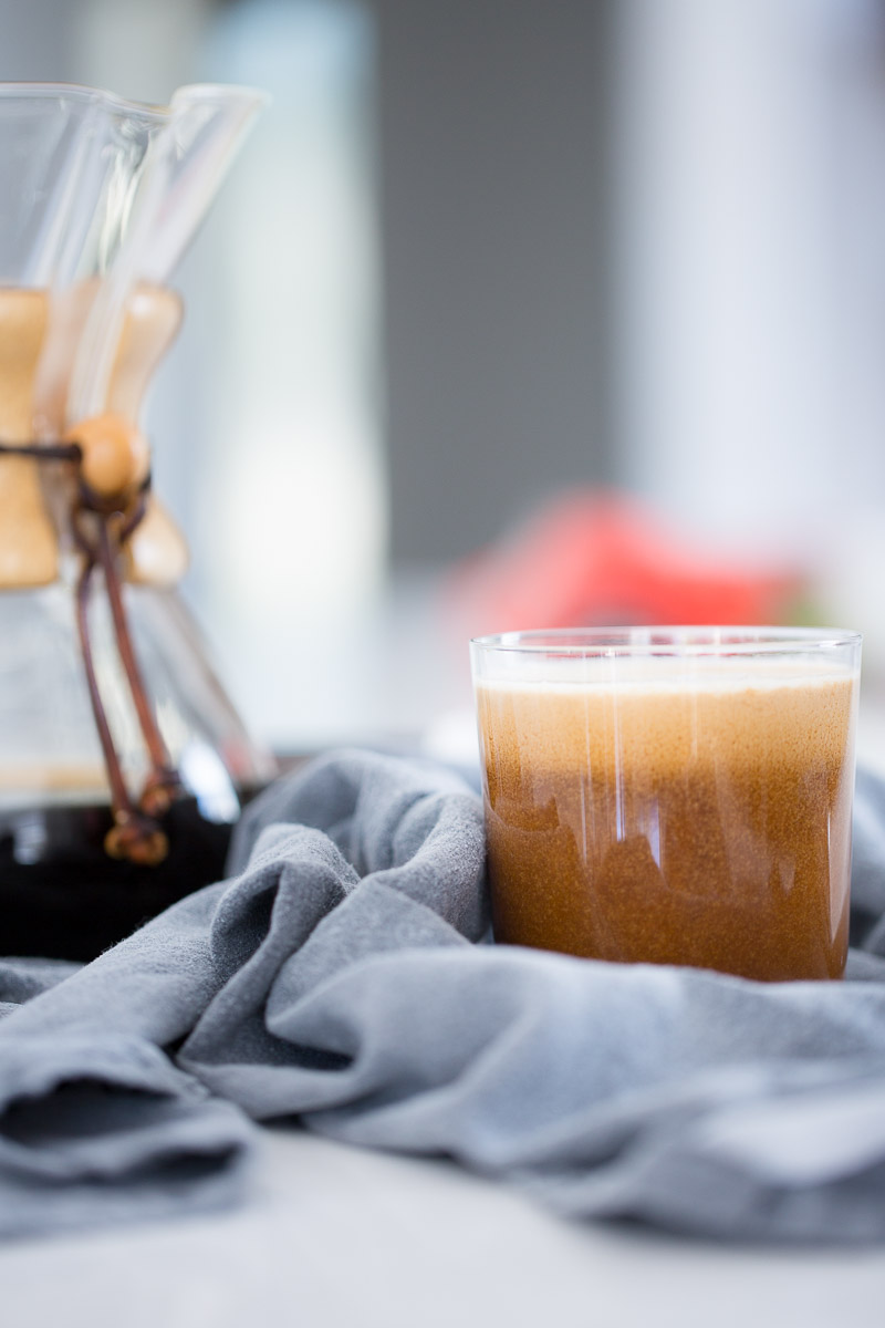 Receta de latte con leche de coco hecha en casa. Receta vegana super fáceil de hacermdemdos maneras.