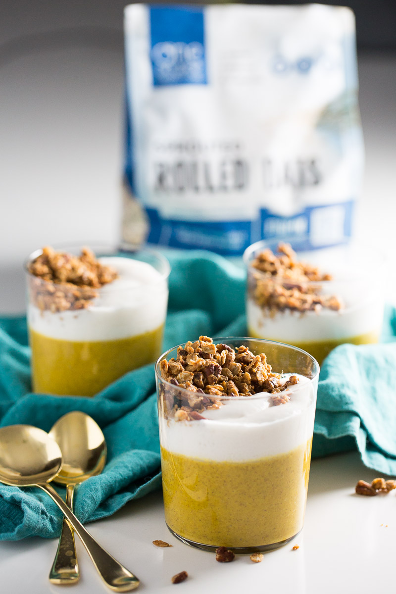 mousse de calabaza vegano con granola y especias