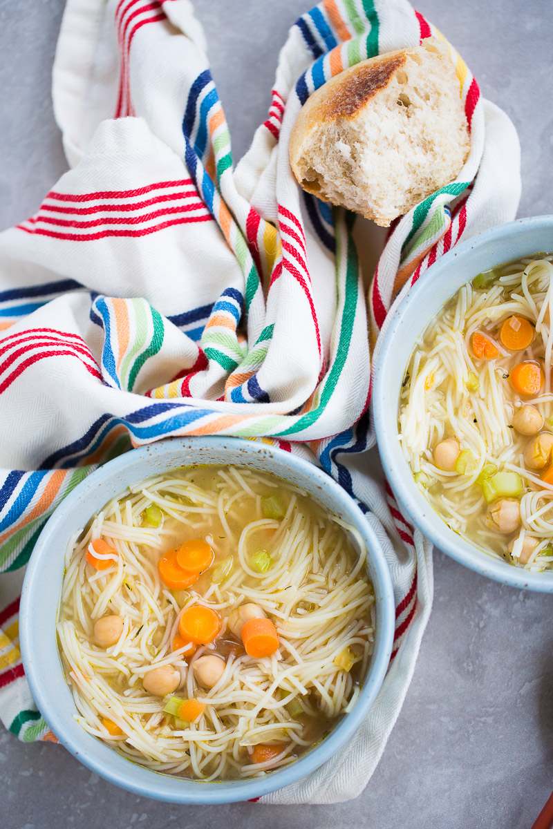 Sopa de pollo vegana ( o sea sin pollo)