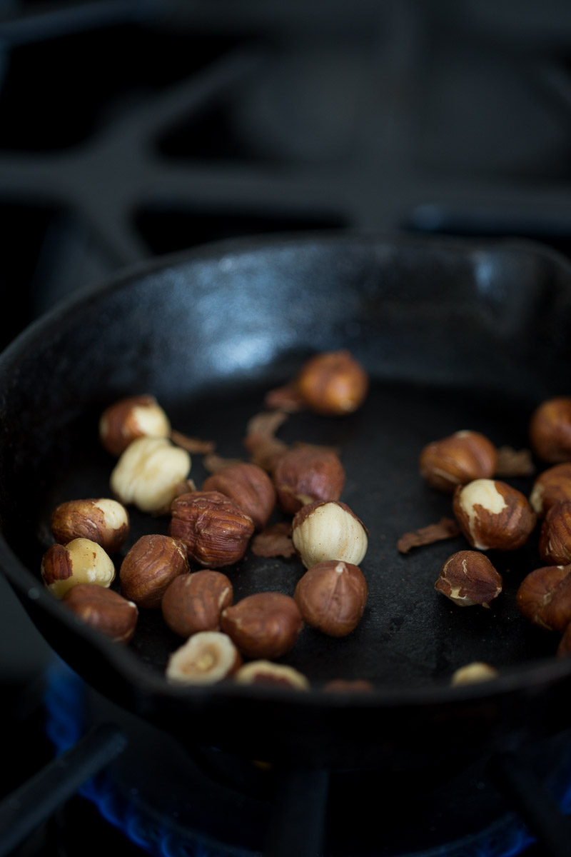 Vinagreta simple con avellanas para toda la semana.Receta de vinagreta simple, rápida y nutritiva.