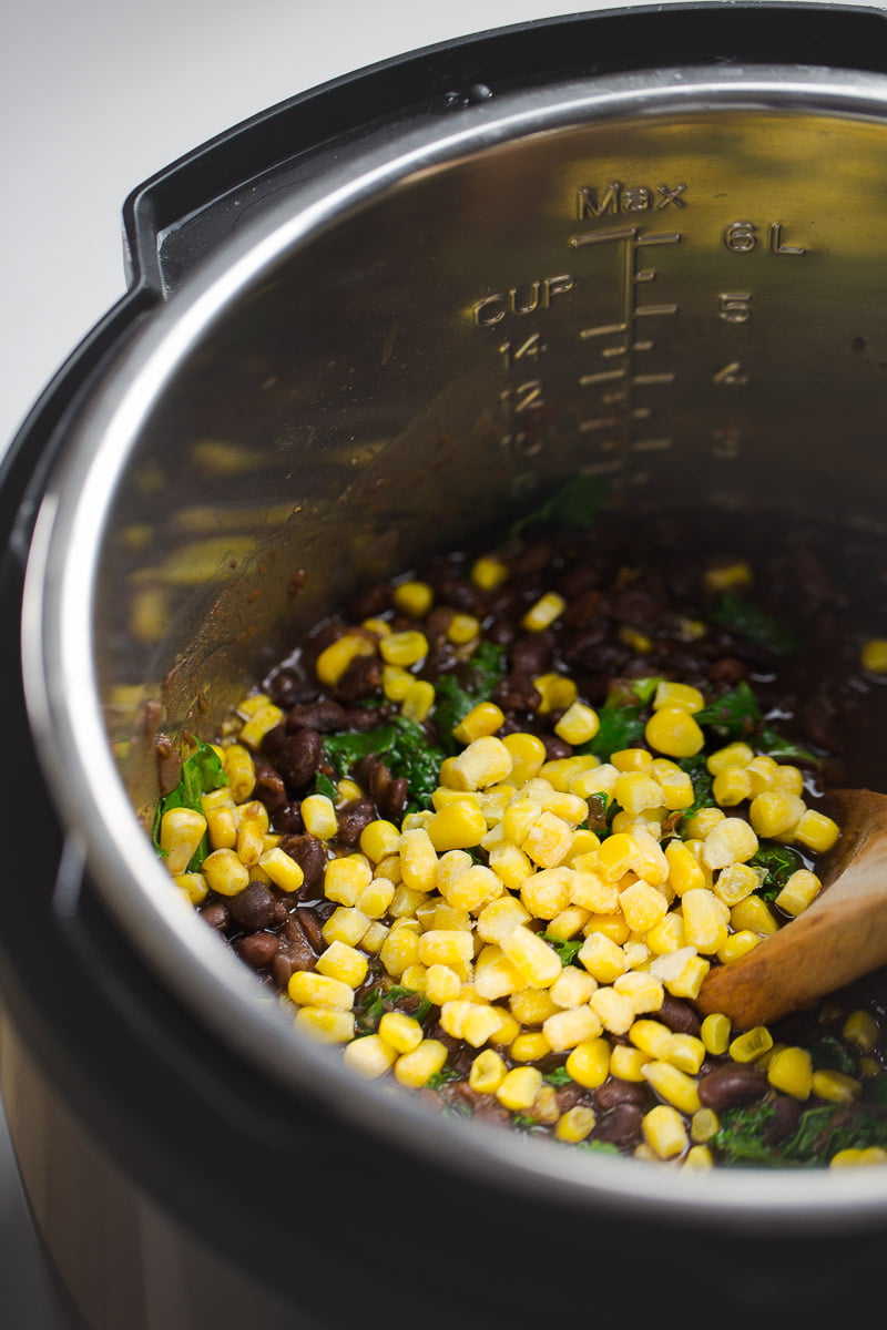 frijol negro con kale