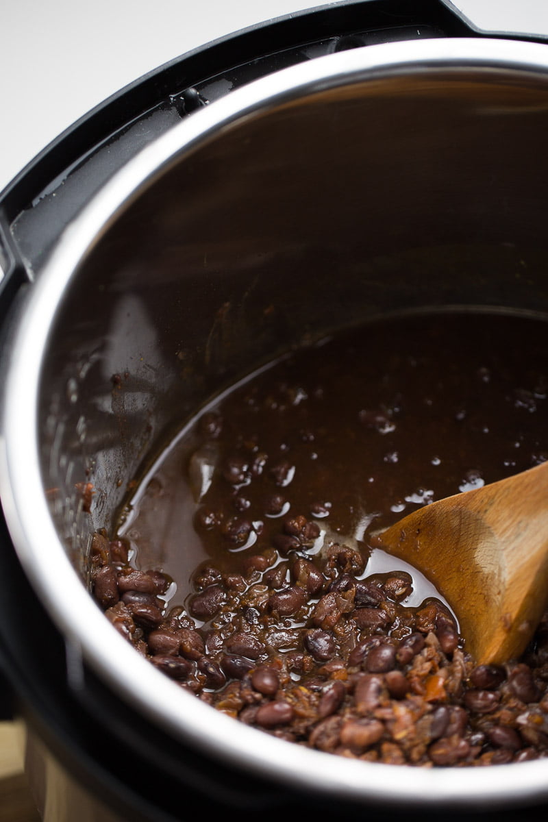 frijol negro con kale