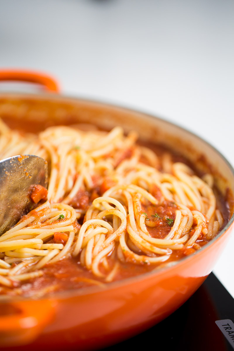 salsa con espaguetis