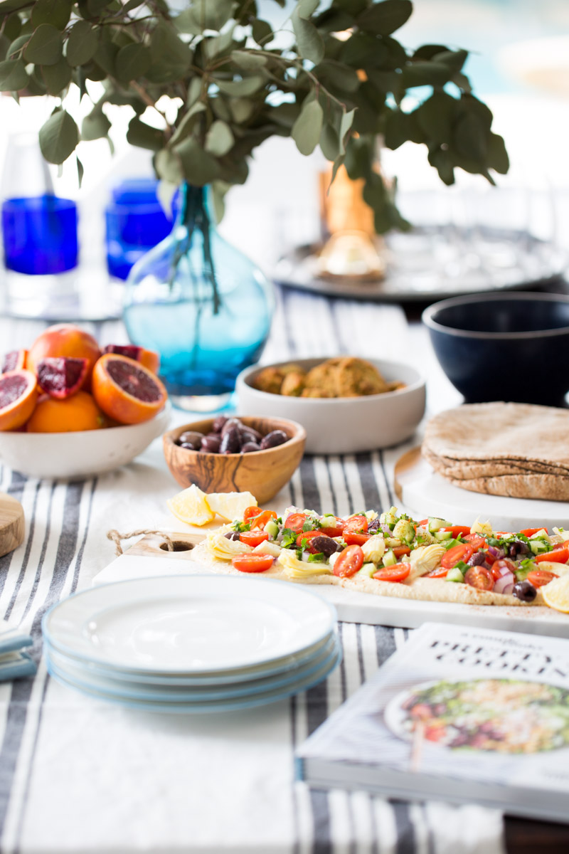 Hummus con ensalada mediterranea