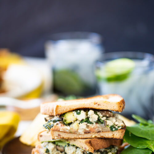 SANDWICH  DE POBLANO Y CHAMPIÑON CON EXTRA PROTEÍNA