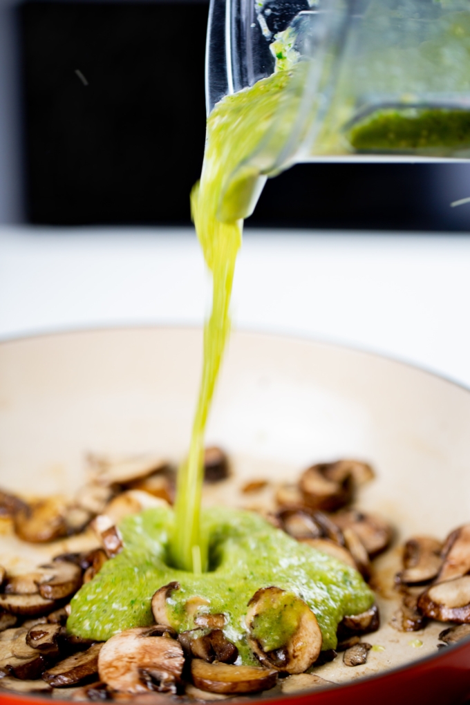CHAMPIÑONES EN SALSA VERDE