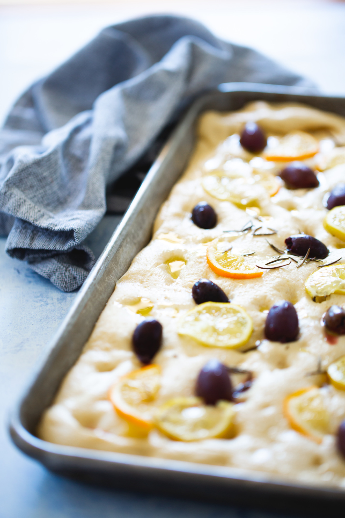 focaccia de limón y aceitunas