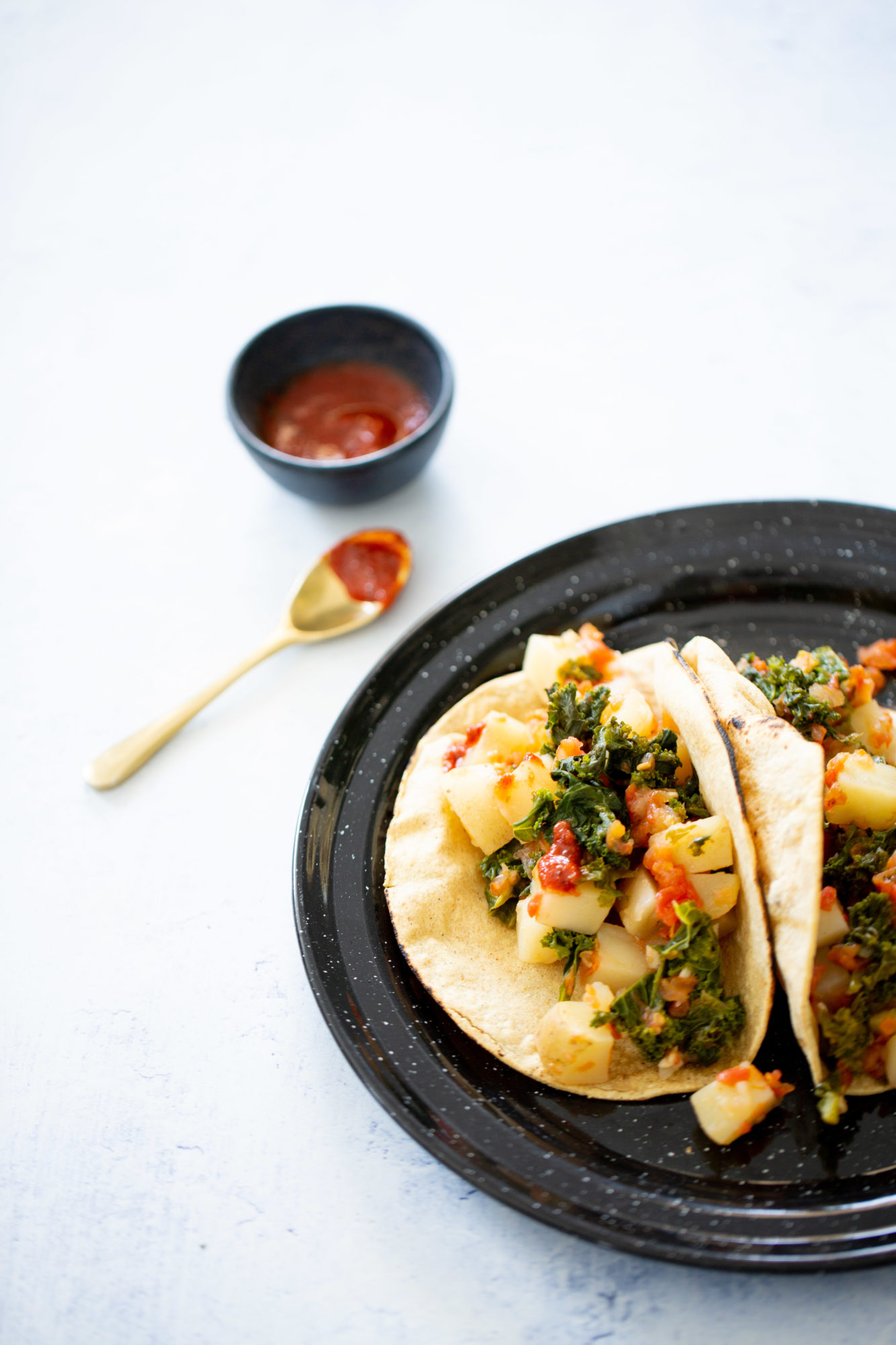 tacos de kale y papa y sofrito