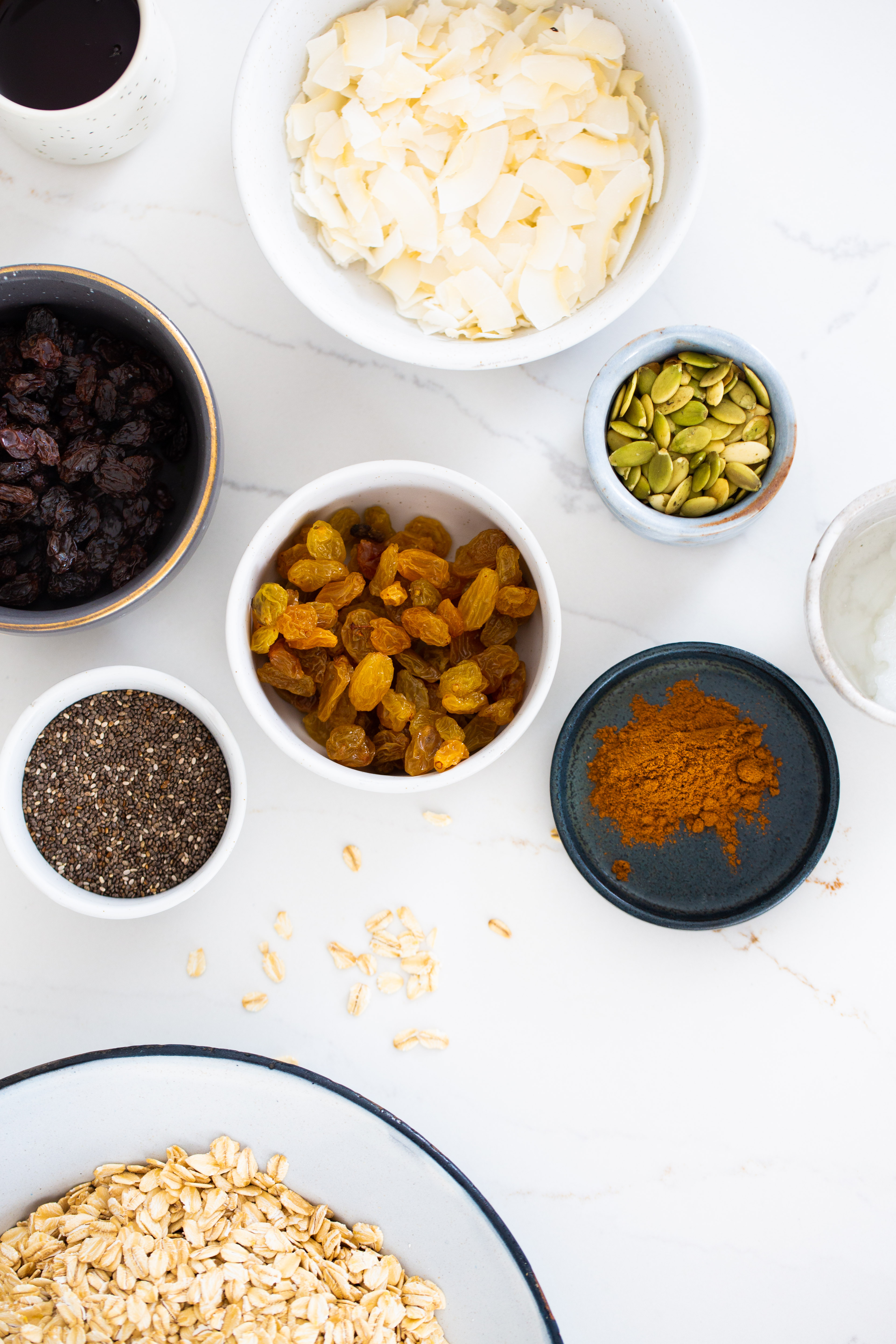 Ingredientes para granola casera en la estufa