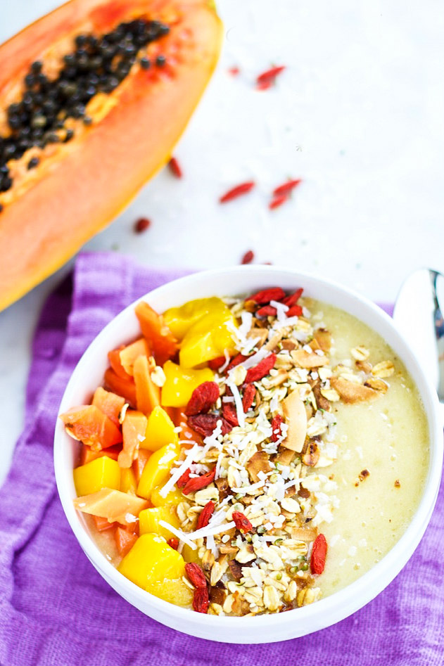 smoothie bowl tropical