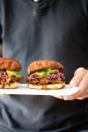 Sándwiches de Champiñones BBQ (Estilo “Pulled Pork” Vegano)