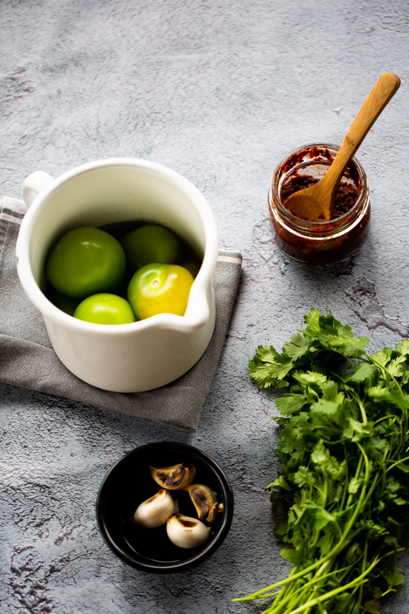 ingredientes para hacer salsa mexicana verde con chipotle