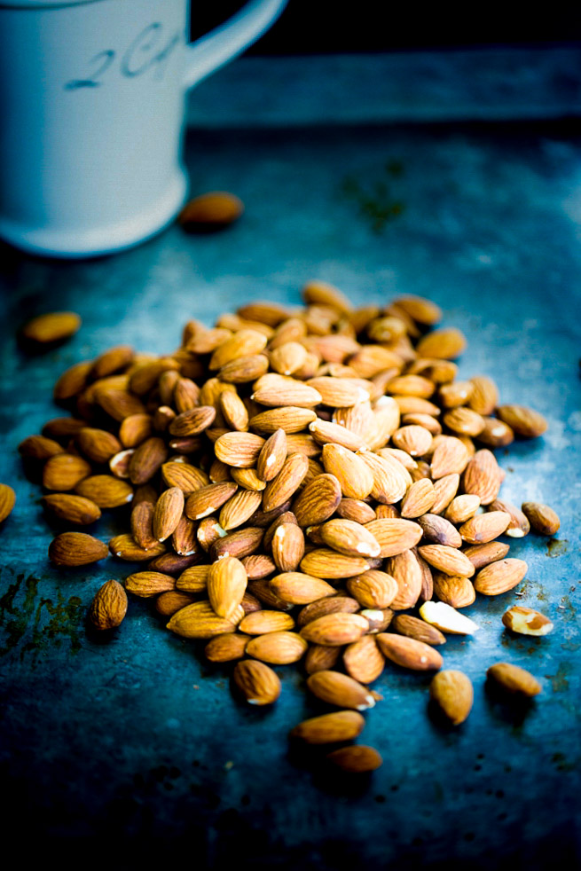 almendras en una charola