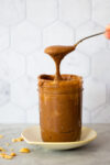 Crema de cacahuate con chocolate hecha en casa