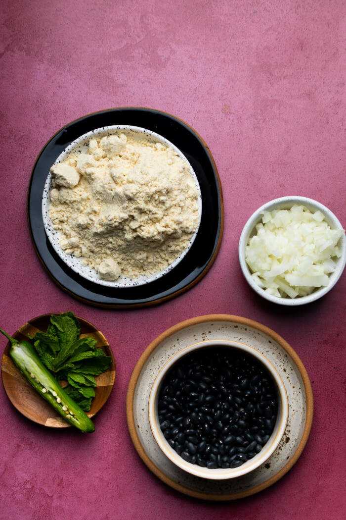 sopa de frijol negro con bolitas