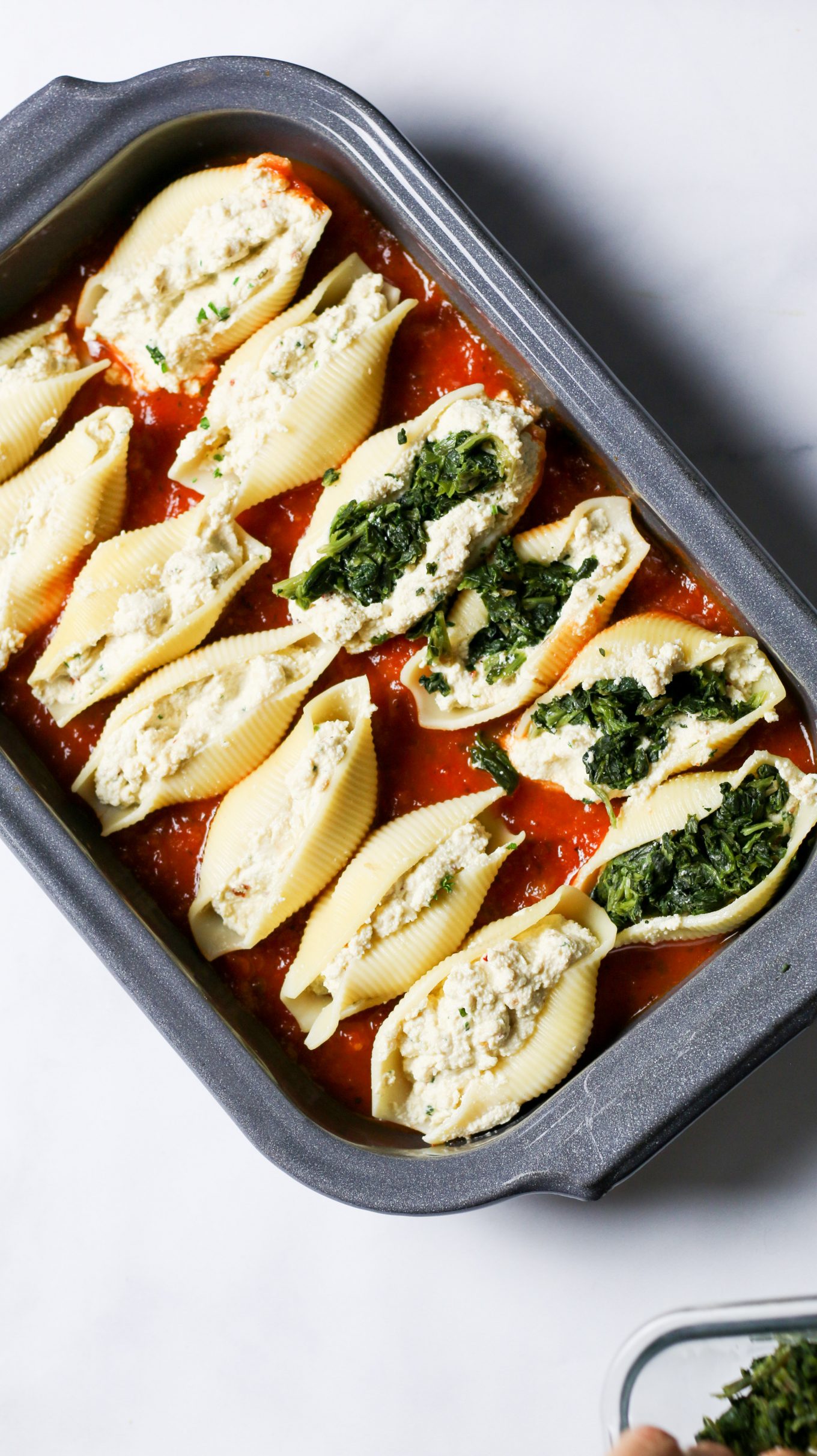 Conchas de pasta rellenas de ricotta y espinaca