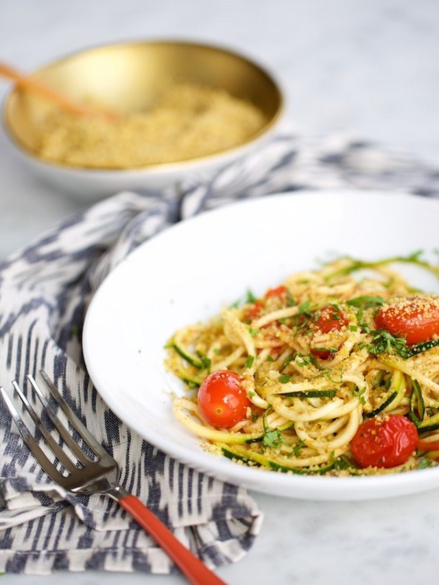 Pasta de zucchini con tomates rostizados