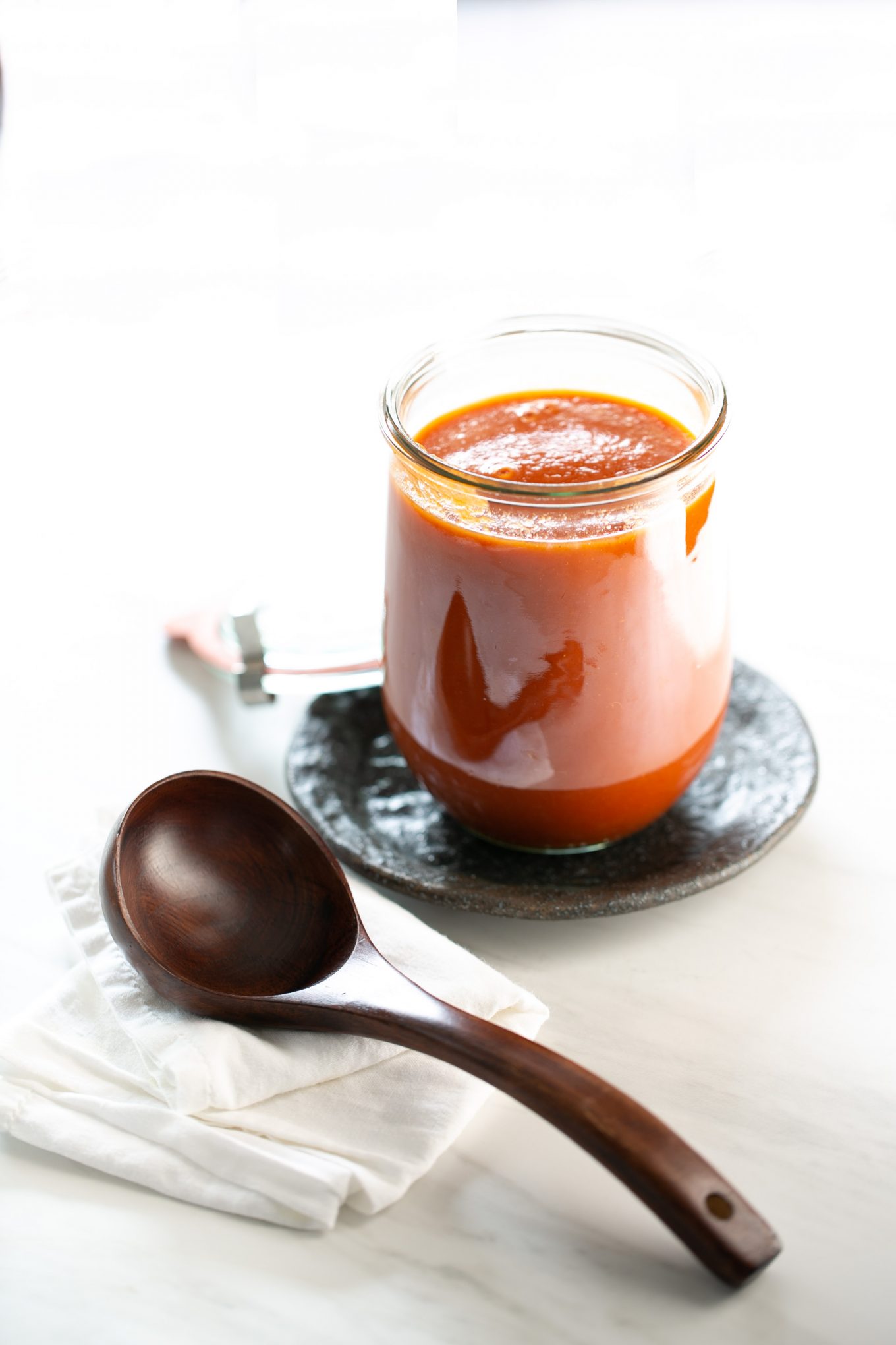 salsa de enchilada con tomate y chile chipotle