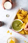 Salsa verde mexicana con ajo y tomatillo asado