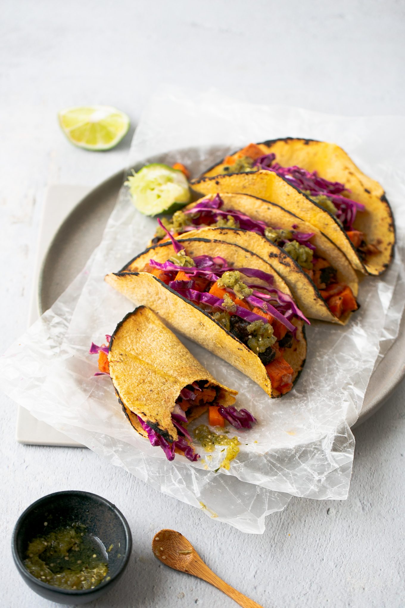 tacos veganos de frijol y camote