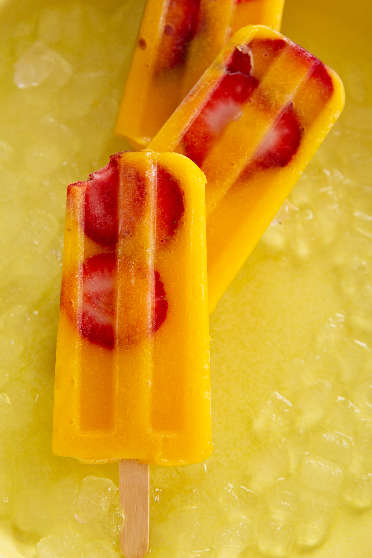 Encantador Ocho Contando insectos Paletas de mango y fresa sin azúcar hechas en casa - Piloncillo & Vainilla